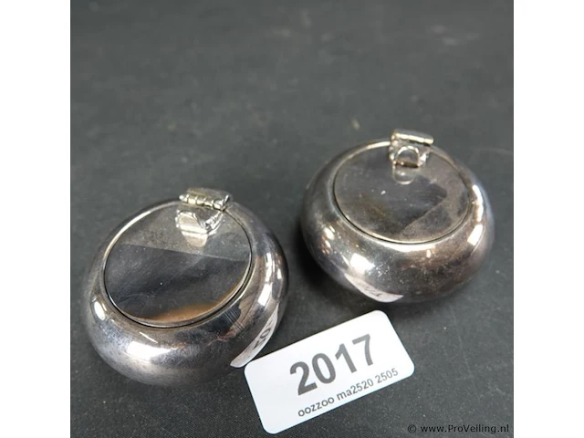 Paar kleine asbakjes - afbeelding 2 van  5