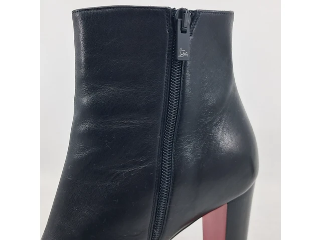 Paar laarzen maat 38, christian louboutin, zwart - afbeelding 15 van  17