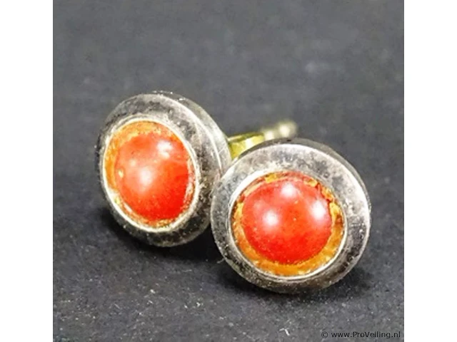 Paar oorsieraden met steen - afbeelding 2 van  3