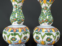 Paar oude/antieke makkum kastvazen - afbeelding 2 van  5