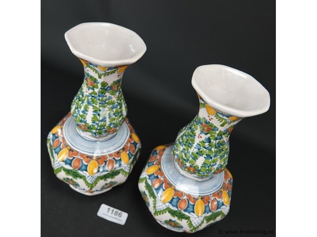 Paar oude/antieke makkum kastvazen - afbeelding 3 van  5