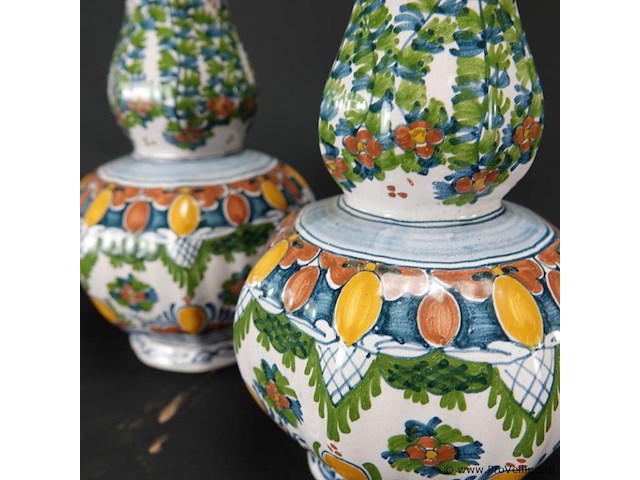 Paar oude/antieke makkum kastvazen - afbeelding 4 van  5