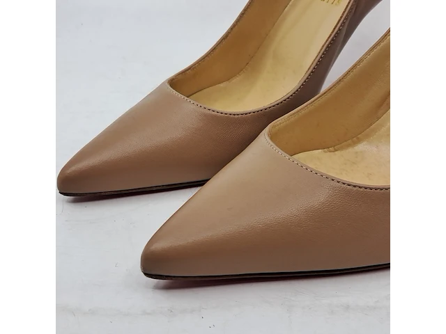Paar pumps, maat 38, christian louboutin - afbeelding 2 van  7