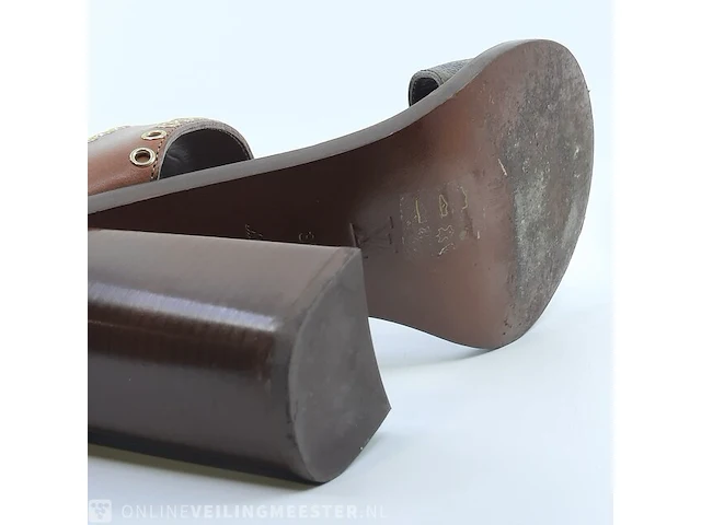 Paar pumps, maat 39 1/2 louis vuitton, passenger sandal - afbeelding 2 van  11