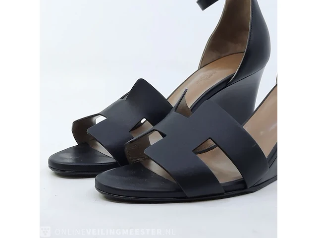 Paar pumps, maat 39 hermès, pe 172196z 2101 - afbeelding 2 van  9