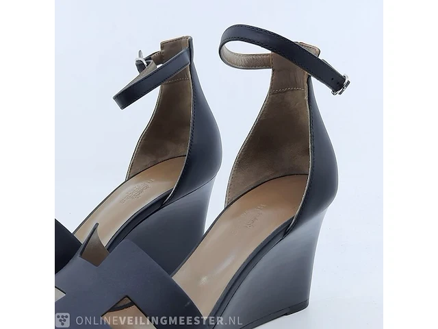 Paar pumps, maat 39 hermès, pe 172196z 2101 - afbeelding 3 van  9