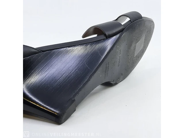 Paar pumps, maat 39 hermès, pe 172196z 2101 - afbeelding 7 van  9