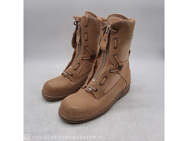 Paar schoenen, maat 11 - afbeelding 1 van  7