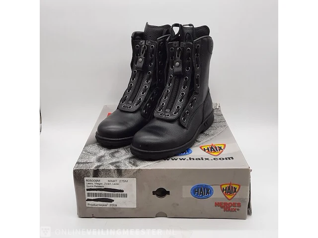 Paar schoenen, maat 275m - afbeelding 1 van  8
