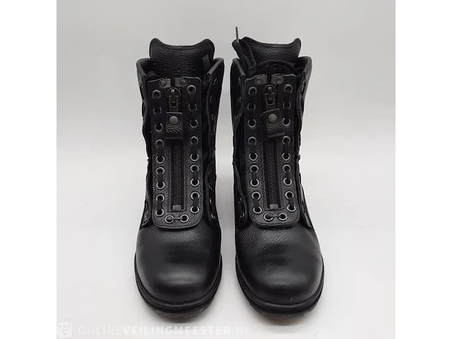 Paar schoenen, maat 275m - afbeelding 3 van  8