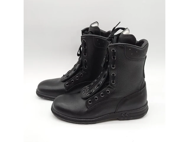 Paar schoenen, maat 275m - afbeelding 4 van  8