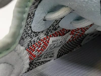 Paar schoenen, maat 38 2/3 adidas, yeezy 350 - afbeelding 9 van  10