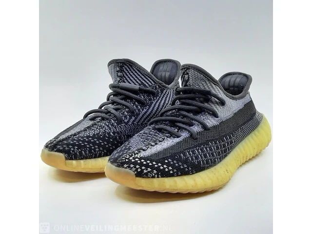 Paar schoenen, maat 38 2/3 adidas, yeezy boost - afbeelding 1 van  10