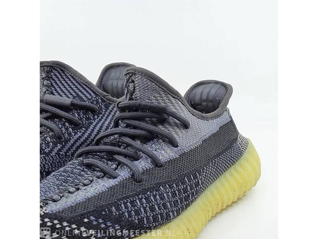 Paar schoenen, maat 38 2/3 adidas, yeezy boost - afbeelding 4 van  10