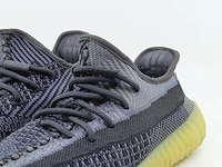 Paar schoenen, maat 38 2/3 adidas, yeezy boost - afbeelding 4 van  10