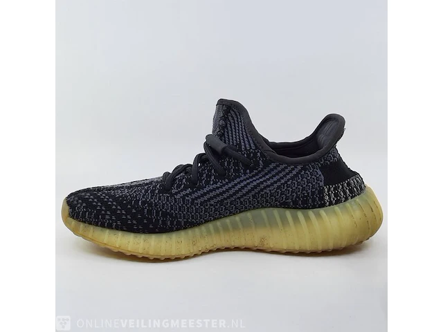 Paar schoenen, maat 38 2/3 adidas, yeezy boost - afbeelding 6 van  10