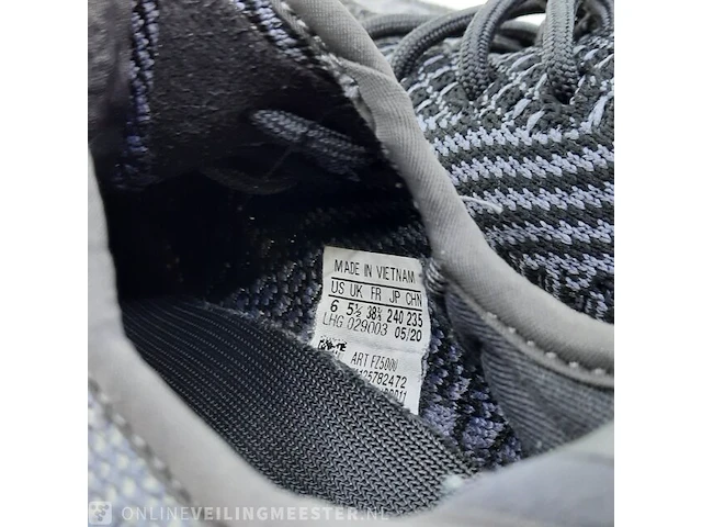 Paar schoenen, maat 38 2/3 adidas, yeezy boost - afbeelding 9 van  10
