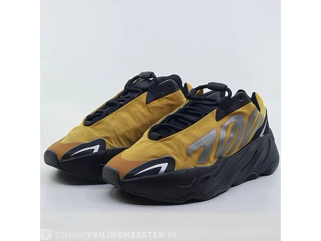 Paar schoenen, maat 38 adidas, yeezy 700 v3 - afbeelding 1 van  9