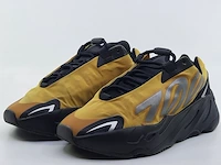 Paar schoenen, maat 38 adidas, yeezy 700 v3 - afbeelding 1 van  9