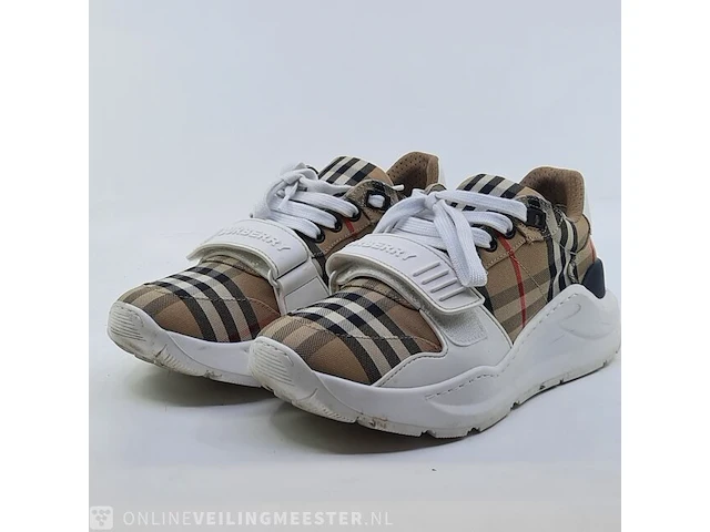 Paar schoenen, maat 38 burberry, low top - afbeelding 1 van  11