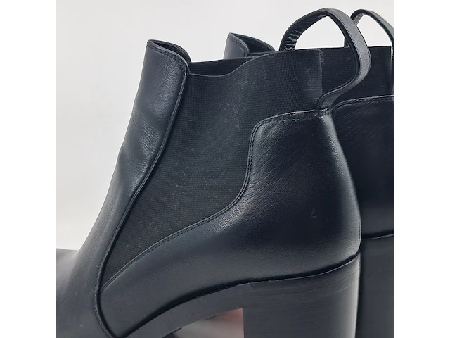 Paar schoenen maat 38, christian louboutin - afbeelding 7 van  10
