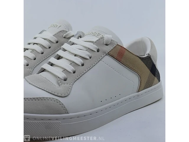 Paar schoenen, maat 40 burberry, new reed low check - afbeelding 5 van  11