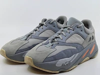 Paar schoenen, maat 41 1/3 adidas, yeezy boost 700 - afbeelding 1 van  10