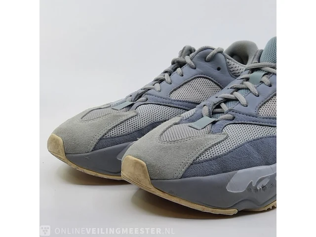 Paar schoenen, maat 41 1/3 adidas, yeezy boost 700 - afbeelding 3 van  10
