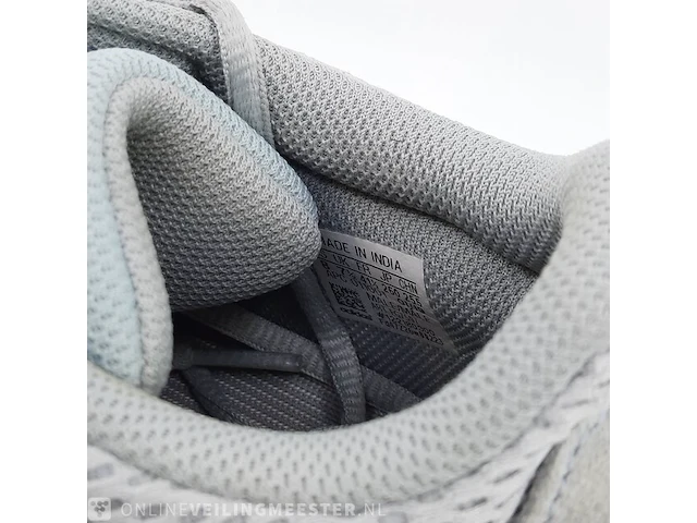 Paar schoenen, maat 41 1/3 adidas, yeezy boost 700 - afbeelding 7 van  10
