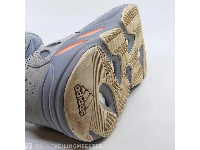 Paar schoenen, maat 41 1/3 adidas, yeezy boost 700 - afbeelding 10 van  10