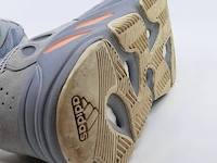Paar schoenen, maat 41 1/3 adidas, yeezy boost 700 - afbeelding 10 van  10