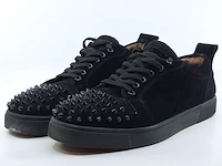 Paar schoenen, maat 42 louboutin, low top sneaker - afbeelding 1 van  9