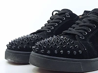 Paar schoenen, maat 42 louboutin, low top sneaker - afbeelding 2 van  9