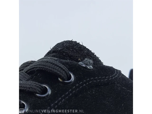 Paar schoenen, maat 42 louboutin, low top sneaker - afbeelding 4 van  9