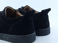 Paar schoenen, maat 42 louboutin, low top sneaker - afbeelding 6 van  9