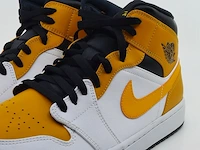 Paar schoenen, maat 46 nike, air jordan 1 mid university gold - afbeelding 4 van  10