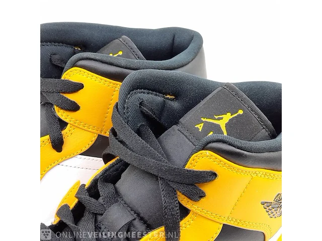Paar schoenen, maat 46 nike, air jordan 1 mid university gold - afbeelding 6 van  10