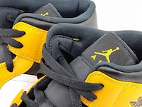 Paar schoenen, maat 46 nike, air jordan 1 mid university gold - afbeelding 6 van  10