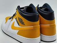 Paar schoenen, maat 46 nike, air jordan 1 mid university gold - afbeelding 8 van  10