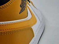 Paar schoenen, maat 46 nike, air jordan 1 mid university gold - afbeelding 10 van  10
