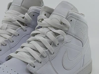 Paar schoenen, maat 46 nike, air jordan 1 mid - afbeelding 3 van  9