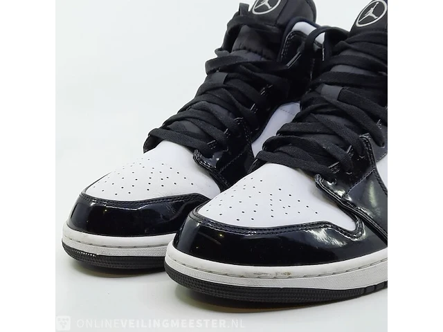 Paar schoenen, maat 46 nike, air jordan 1 mid - afbeelding 3 van  10