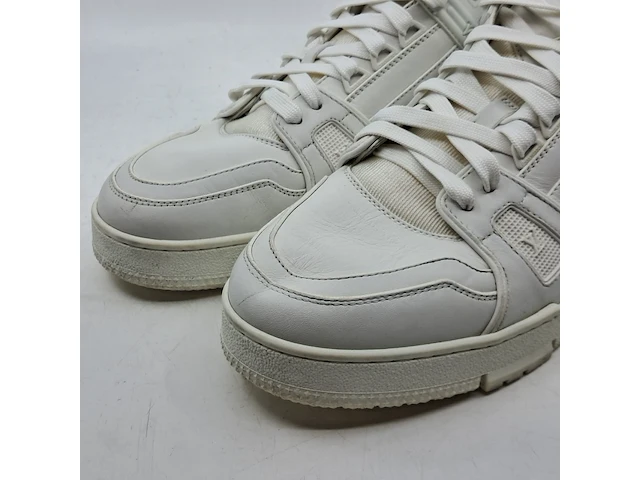 Paar schoenen, maat 8,5, louis vuitton - afbeelding 2 van  8