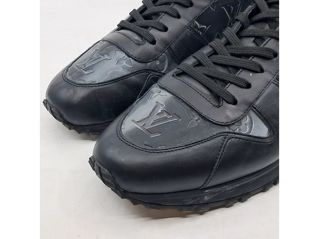 Paar schoenen, maat 8,5, louis vuitton - afbeelding 2 van  8