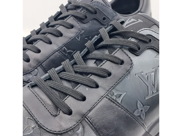 Paar schoenen, maat 8,5, louis vuitton - afbeelding 3 van  8
