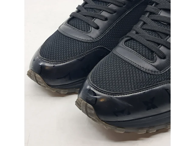 Paar schoenen, maat 8,5, louis vuitton - afbeelding 2 van  8
