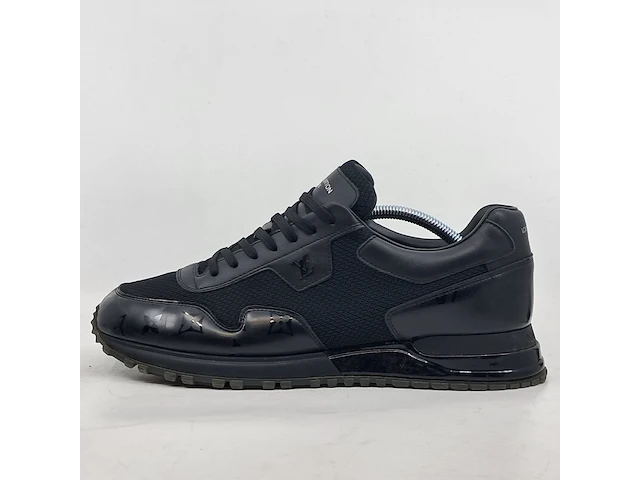 Paar schoenen, maat 8,5, louis vuitton - afbeelding 5 van  8