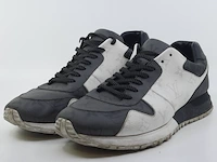 Paar schoenen, maat 9 lo, monogram - afbeelding 1 van  9