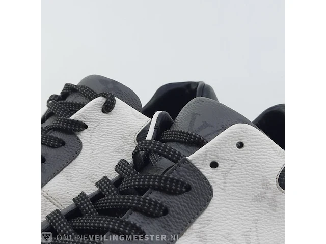 Paar schoenen, maat 9 lo, monogram - afbeelding 4 van  9
