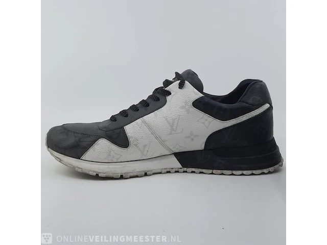 Paar schoenen, maat 9 lo, monogram - afbeelding 5 van  9
